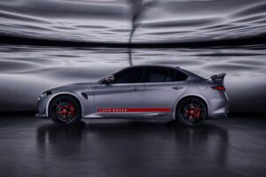 special-alfa-romeo-giulia-quadrifoglio-luna-rossa- (12)