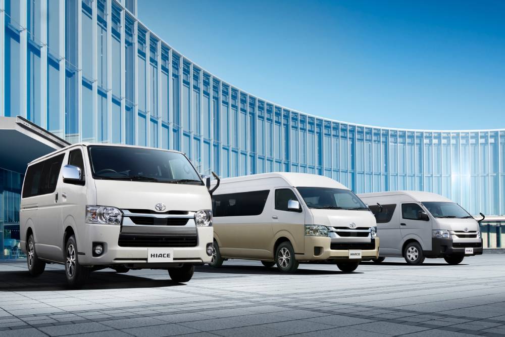 https://cdn.autogreeknews.gr/wp-content/uploads/2026/01/toyota_hiace_105.jpg