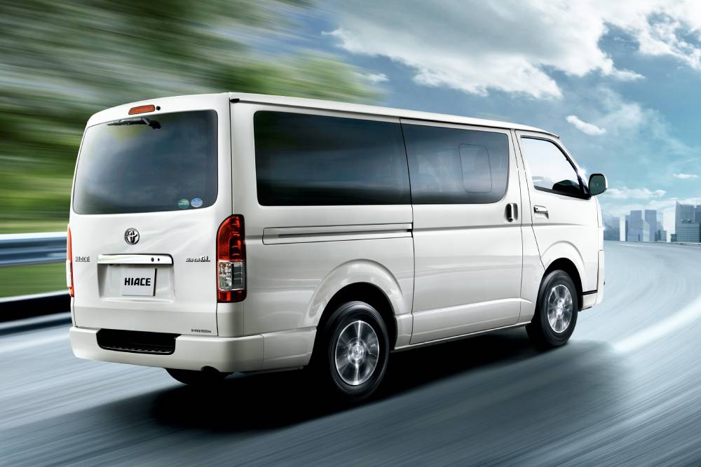 https://cdn.autogreeknews.gr/wp-content/uploads/2026/01/toyota_hiace_super_gl_3.jpg