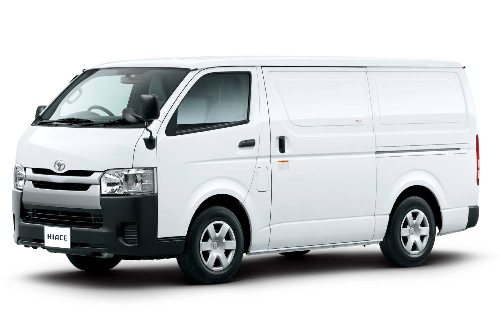 https://cdn.autogreeknews.gr/wp-content/uploads/2026/01/toyota_hiace_van_82.jpg
