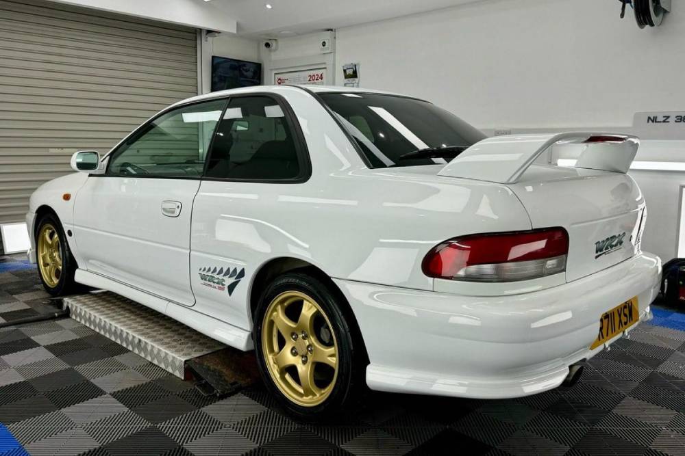 https://cdn.autogreeknews.gr/wp-content/uploads/2026/02/1998-subaru-impreza-68fa0c21eb35b.jpg