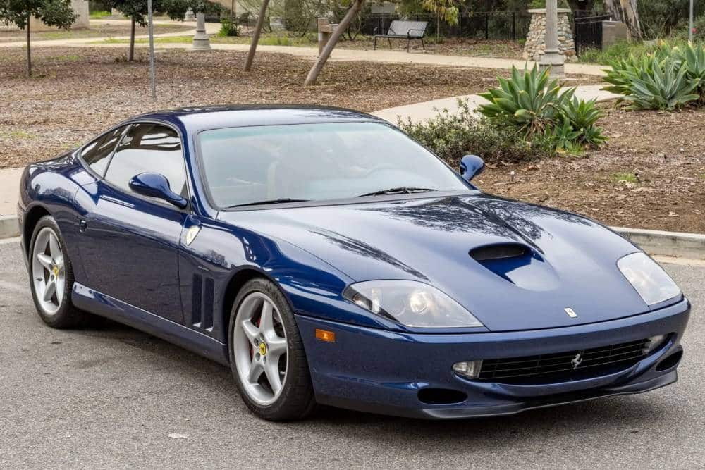 https://cdn.autogreeknews.gr/wp-content/uploads/2026/02/2001-ferrari-550-maranello-blu-tour-de-fra-1.jpg