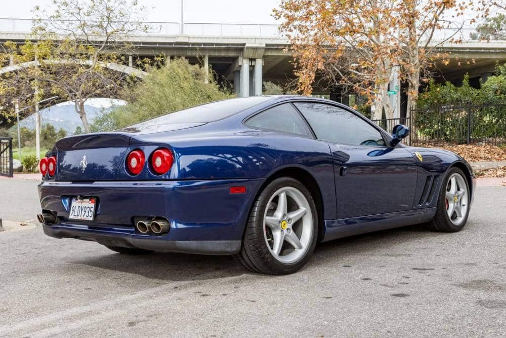 https://cdn.autogreeknews.gr/wp-content/uploads/2026/02/2001-ferrari-550-maranello-blu-tour-de-fra-10.jpg