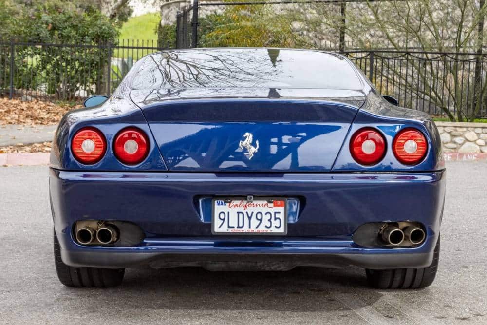 https://cdn.autogreeknews.gr/wp-content/uploads/2026/02/2001-ferrari-550-maranello-blu-tour-de-fra-8.jpg
