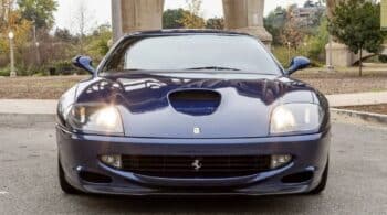 Ferrari 550 Maranelo μας κάνει να τα βλέπουμε όλα μπλε
