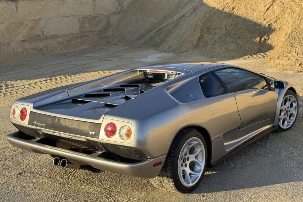https://cdn.autogreeknews.gr/wp-content/uploads/2026/02/2001-lamborghini-diablo-vt-11.jpg