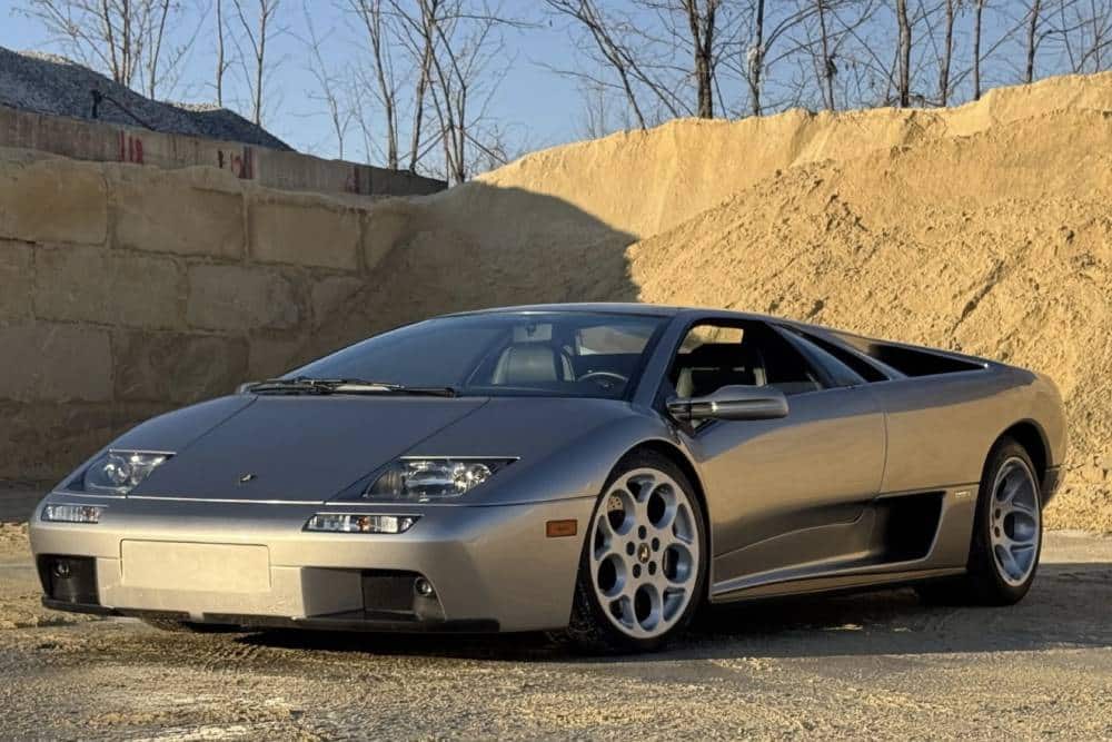 https://cdn.autogreeknews.gr/wp-content/uploads/2026/02/2001-lamborghini-diablo-vt-12.jpg