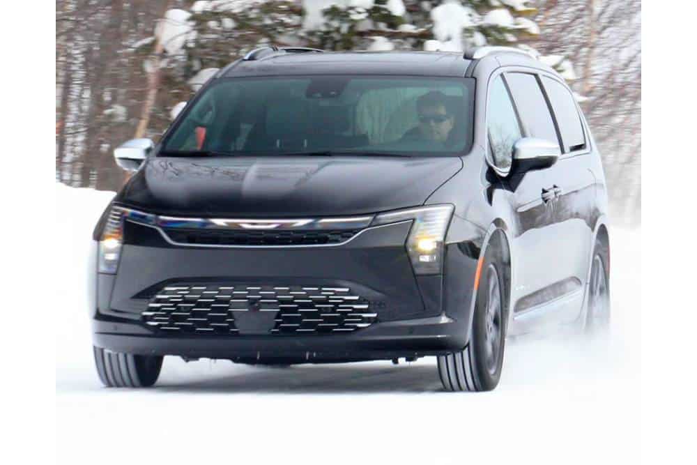 https://cdn.autogreeknews.gr/wp-content/uploads/2026/02/2027-Chrysler-Pacifica-225-3.jpg
