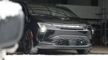 Κεντρίζει τα βλέμματα το πρώτο νέο Chrysler εδώ και μια 10ετία