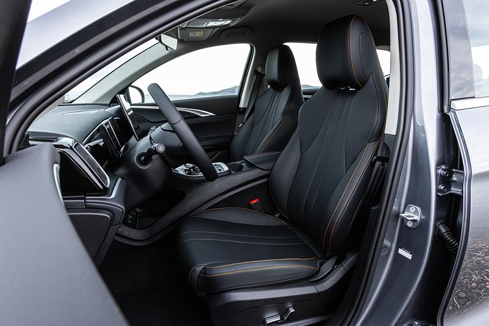 https://cdn.autogreeknews.gr/wp-content/uploads/2026/02/BYD-SEALION-5-DM-i-Interior-Details-8.jpg