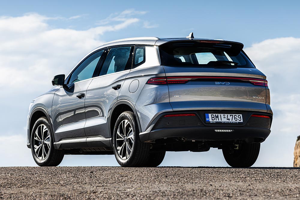 https://cdn.autogreeknews.gr/wp-content/uploads/2026/02/BYD-SEALION-5-DM-i-Static-1.jpg