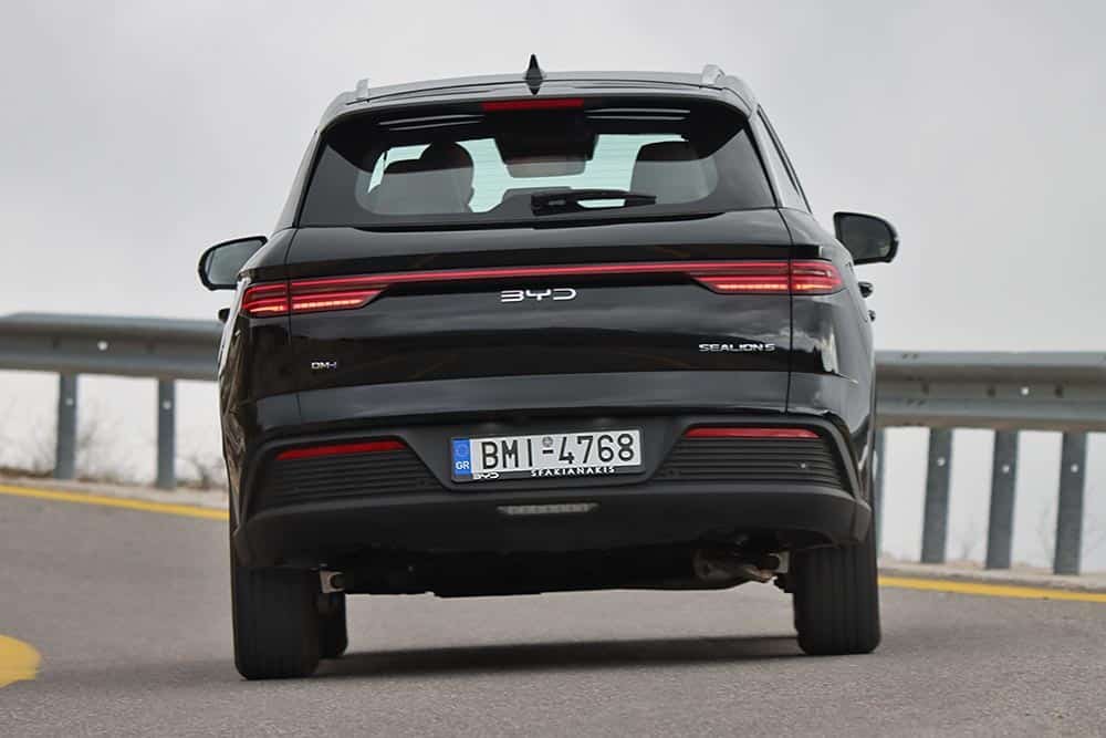 https://cdn.autogreeknews.gr/wp-content/uploads/2026/02/BYD-Sealion-5-DM-i-22.jpg