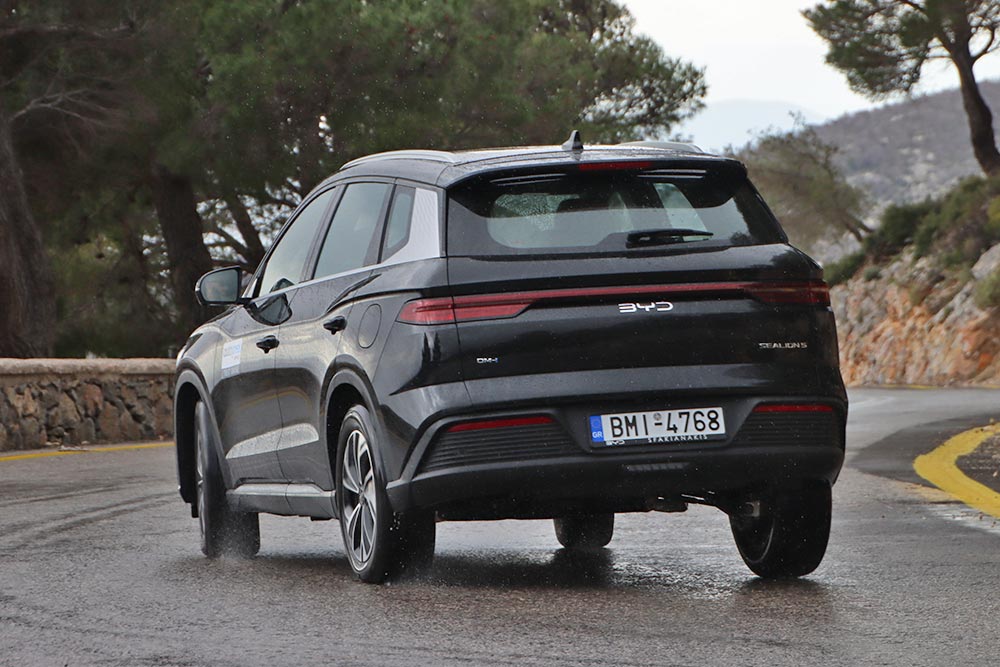 https://cdn.autogreeknews.gr/wp-content/uploads/2026/02/BYD-Sealion-5-DM-i-4.jpg