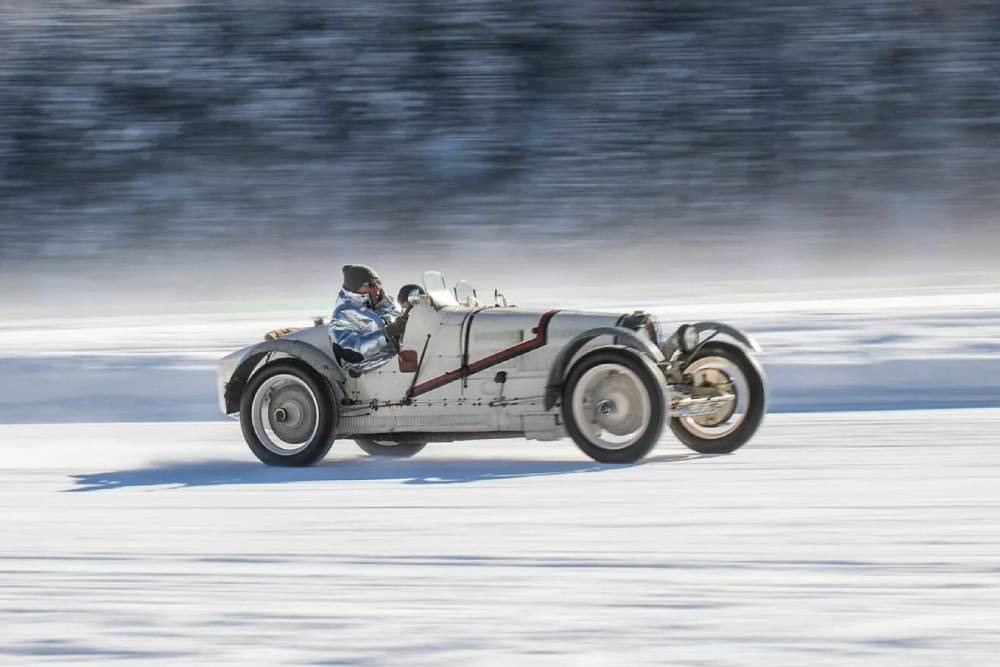 https://cdn.autogreeknews.gr/wp-content/uploads/2026/02/Bugatti-The-ICE-Switzerland-12-2048x1366-1.jpg