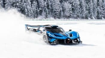 Η Bugatti Bolide και τα εκατομμύρια χορεύουν στο χιόνι (+video)