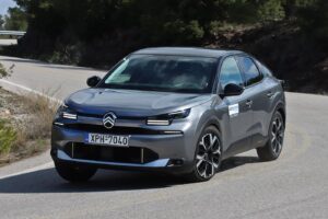 Citroen-C4-Hybrid-145-strofi