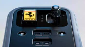 Το ρετρό εσωτερικό της ηλεκτρικής Ferrari