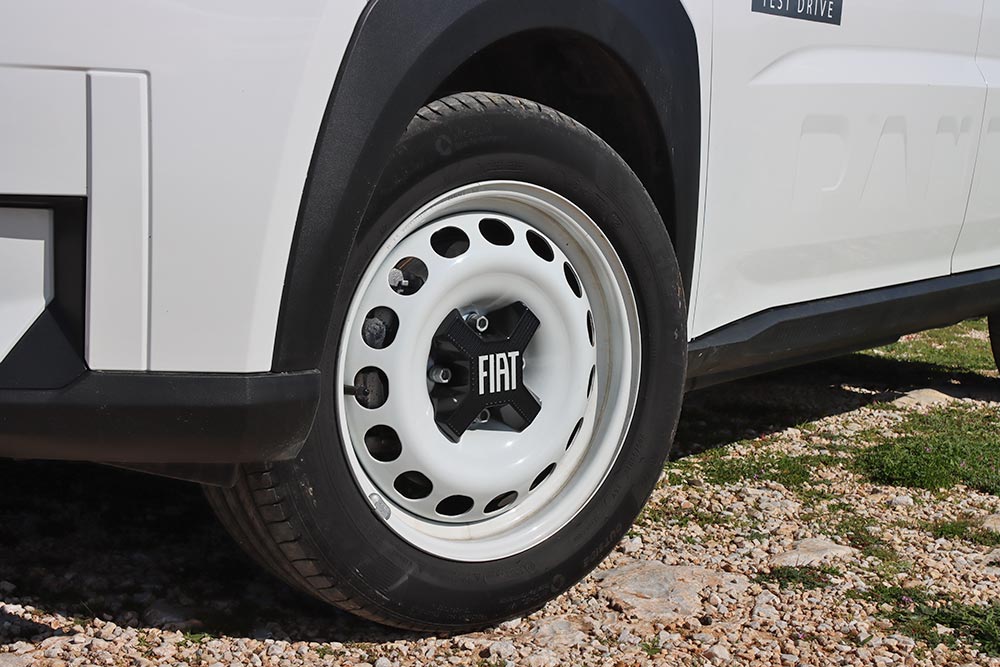 https://cdn.autogreeknews.gr/wp-content/uploads/2026/02/Fiat-Grande-Panda-Electric-17.jpg