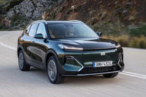 Οδηγούμε το προσιτό νέο PHEV D-SUV Geely Starray EM-i