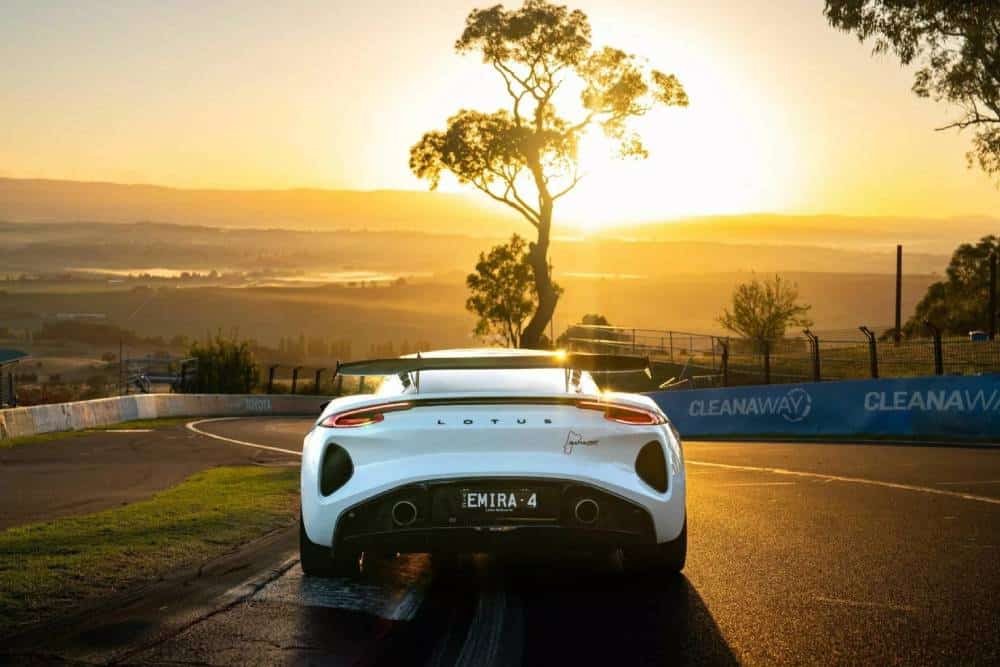 https://cdn.autogreeknews.gr/wp-content/uploads/2026/02/Lotus-Emira-Turbo-Bathurst-Edition-Australia-5-204.jpg