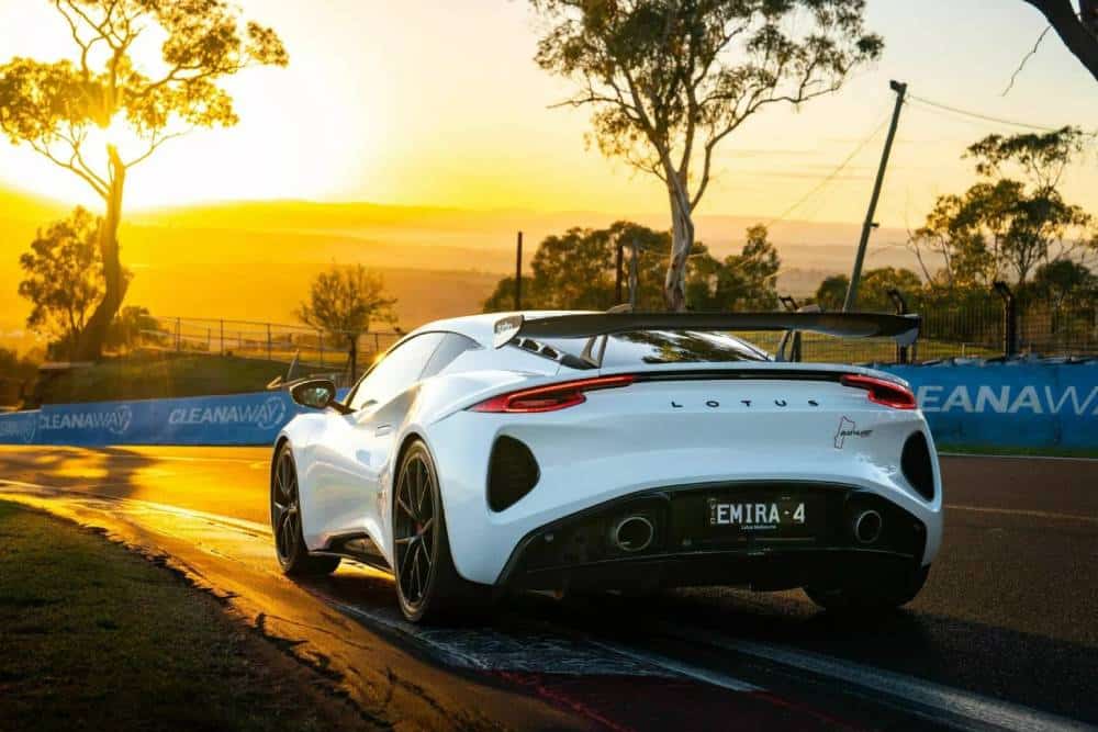 https://cdn.autogreeknews.gr/wp-content/uploads/2026/02/Lotus-Emira-Turbo-Bathurst-Edition-Australia-7-204.jpg