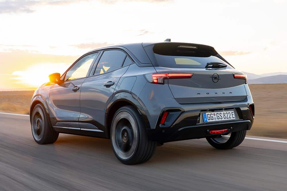 https://cdn.autogreeknews.gr/wp-content/uploads/2026/02/Opel-Mokka-GSE-rear.jpg