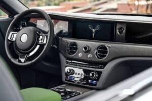 P90534973_highRes_rolls-royce-spectre–2048×1365