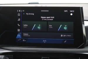 Renault Clio E-Tech 160 interior (7)