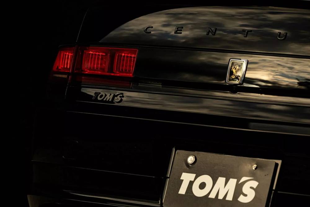 https://cdn.autogreeknews.gr/wp-content/uploads/2026/02/Toms-Racing-Toyota-Century-Japan-7-2048x1280-1.jpg