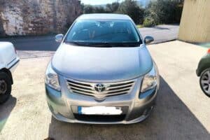 Toyota-Avensis-2010-(1)