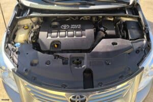 Toyota-Avensis-2010-(4)