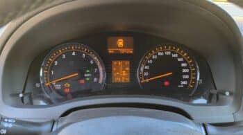 Toyota Avensis «μπάρκαρε» με ούτε 8.000 χιλιόμετρα