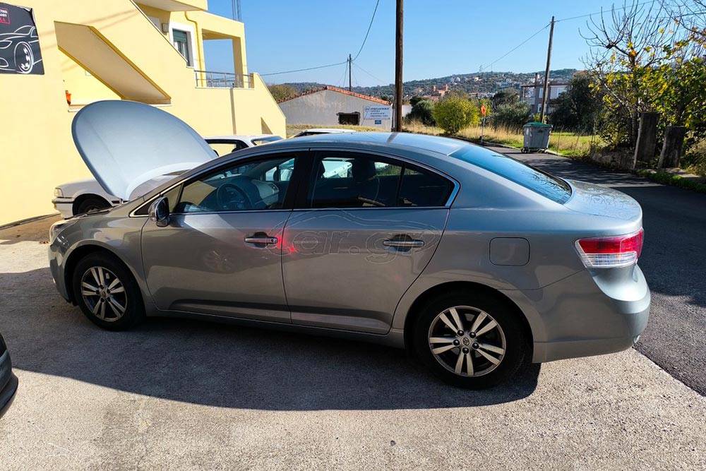 https://cdn.autogreeknews.gr/wp-content/uploads/2026/02/Toyota-Avensis-2010-7.jpg