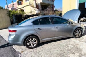 Toyota-Avensis-2010-(8)