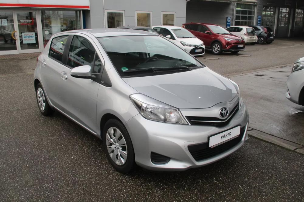 https://cdn.autogreeknews.gr/wp-content/uploads/2026/02/Toyota-Yaris-2012-1.jpg