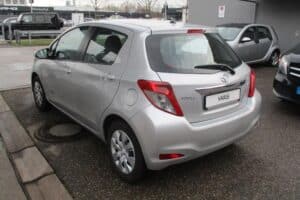 Toyota-Yaris-2012-3