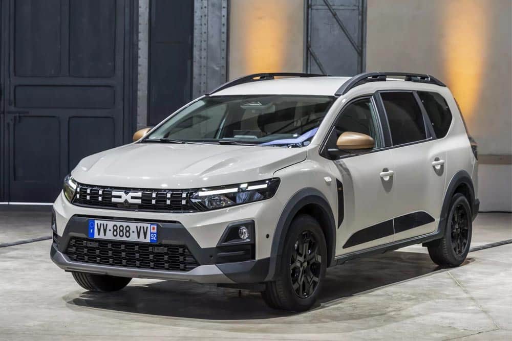 https://cdn.autogreeknews.gr/wp-content/uploads/2026/02/dacia-jogger-2026-9.jpg