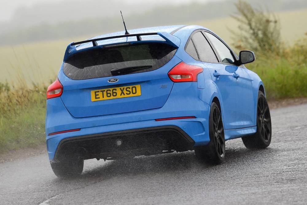 https://cdn.autogreeknews.gr/wp-content/uploads/2026/02/focus-rs-in-the-wet-02.jpg