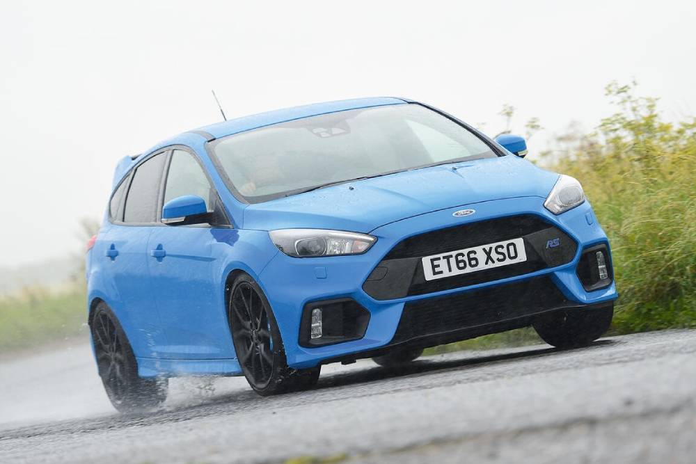 https://cdn.autogreeknews.gr/wp-content/uploads/2026/02/focus-rs-in-the-wet.jpg