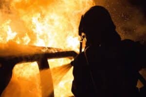 Λιγότερες οι πυρκαγιές σε ηλεκτρικά από ό,τι σε θερμικά οχήματα!