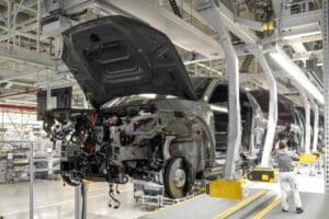 porsche cayenne electric assembly line 03