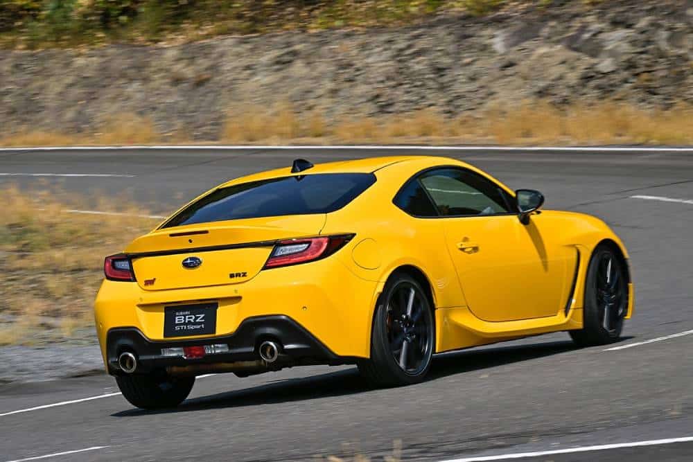 https://cdn.autogreeknews.gr/wp-content/uploads/2026/02/subaru-brz-yellow-edition.jpg