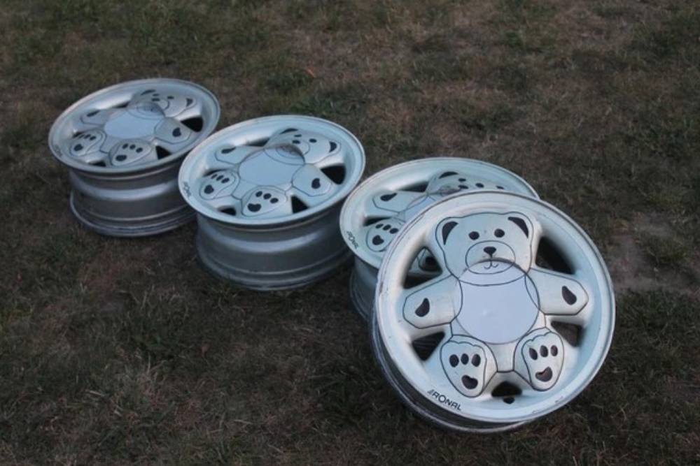 https://cdn.autogreeknews.gr/wp-content/uploads/2026/02/teddy-bear-wheels-07.jpg