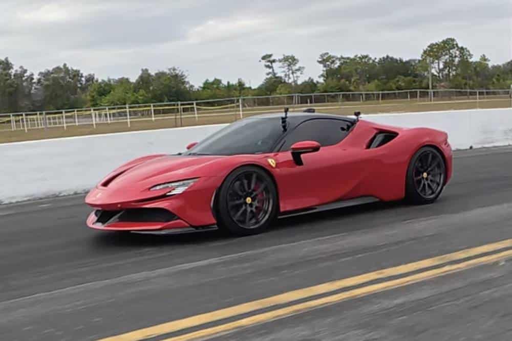 https://cdn.autogreeknews.gr/wp-content/uploads/2026/02/tesla-model-splaid-vs-the-ferrari-sf90-one-2.jpg
