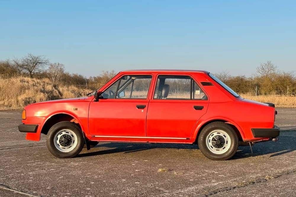 https://cdn.autogreeknews.gr/wp-content/uploads/2026/03/1988-skoda-target-for-sale-6.jpg