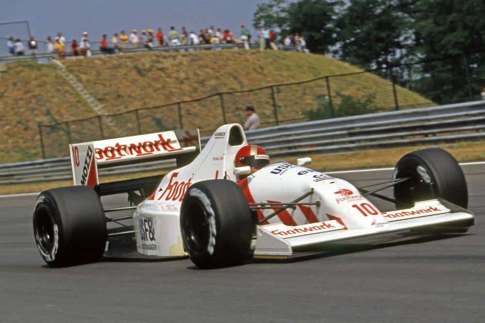 https://cdn.autogreeknews.gr/wp-content/uploads/2026/03/1990-Hungarian-GP-A-Caffi-Arrows-A11B-Ford-Cosworth-V8-1.jpg