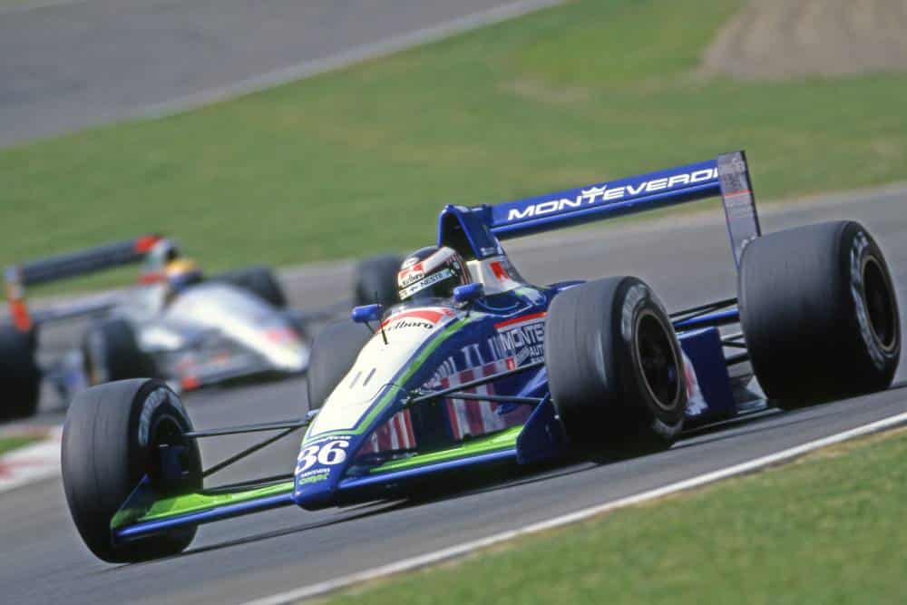 https://cdn.autogreeknews.gr/wp-content/uploads/2026/03/1990-San-Marino-GP-JJ-Leto-Onyx-ORE-2-Ford-Cosworth-V8-1.jpg