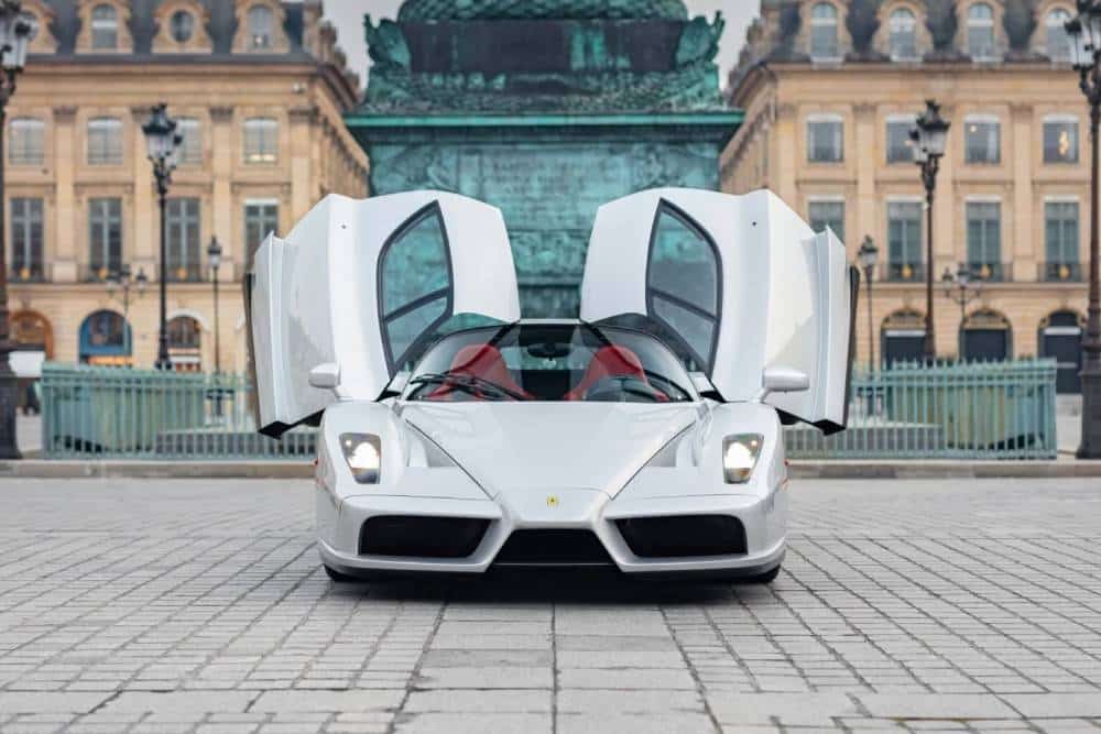 https://cdn.autogreeknews.gr/wp-content/uploads/2026/03/2004-Ferrari-Enzo-Auction-Silver-19-2048x1366-1.jpg