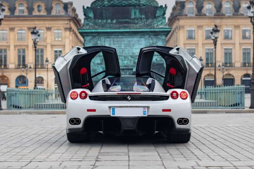 https://cdn.autogreeknews.gr/wp-content/uploads/2026/03/2004-Ferrari-Enzo-Auction-Silver-7-2048x1366-1.jpg