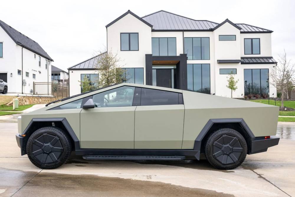 Tesla Cybertruck έχασε 20 χιλιάρικα σε λιγότερο από χρόνο